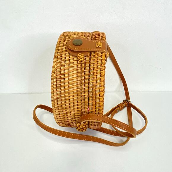 Rattan Crossbody Bag Round Clamshell Opening w/ Floral Lining Beachy Resort Wear - Picture 6 of 7